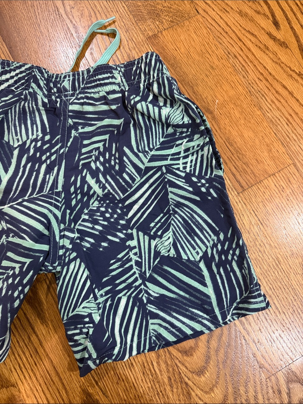 Boy’s Patagonia Swim Trunks. Size Small. Like New Condition. - Picture 10 of 11